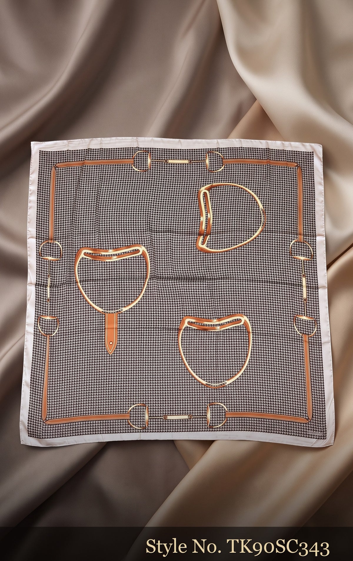 Grey Scarf with Oversized Beige Chain-Link Motifs – TK90SC343