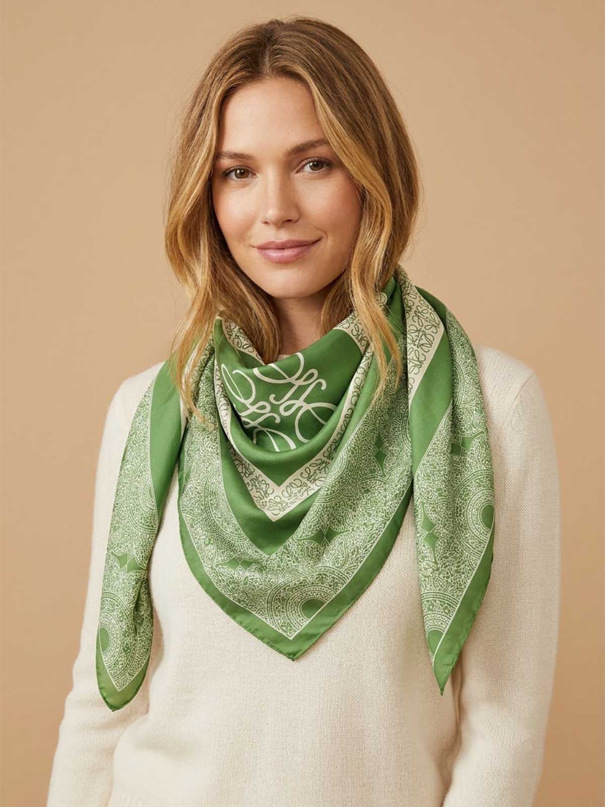 Framed Logo-style Center Panel Scarf in Green & Ivory – TK90SC120